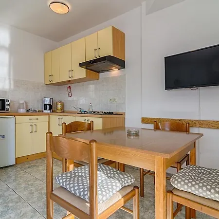 Apartment 5 *
