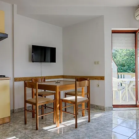 Apartment 5