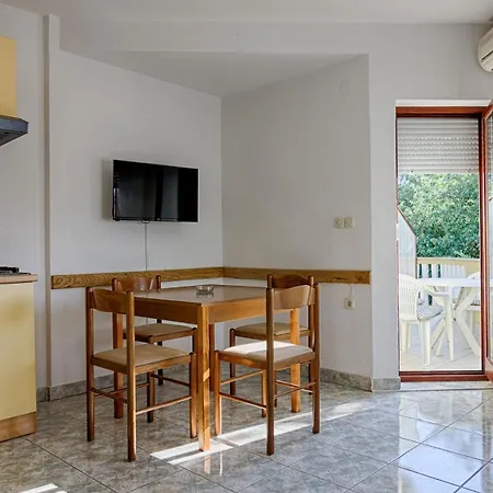 Apartment 5
