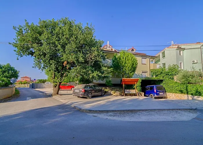 Apartment 5 *