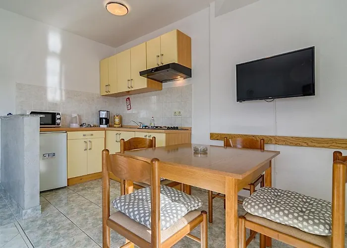 Apartment 5 *